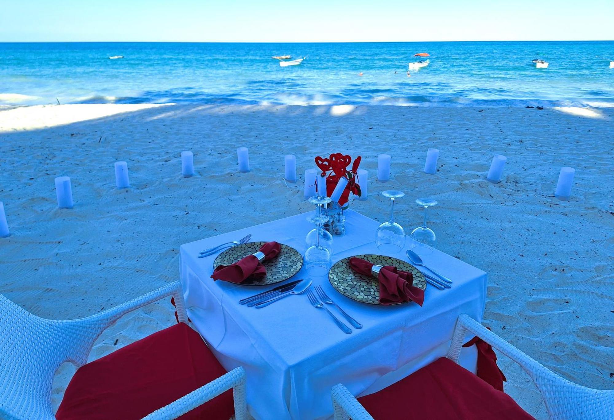 Bianco Azzurro Hotel & Restaurant Пвани-Мчангани Экстерьер фото