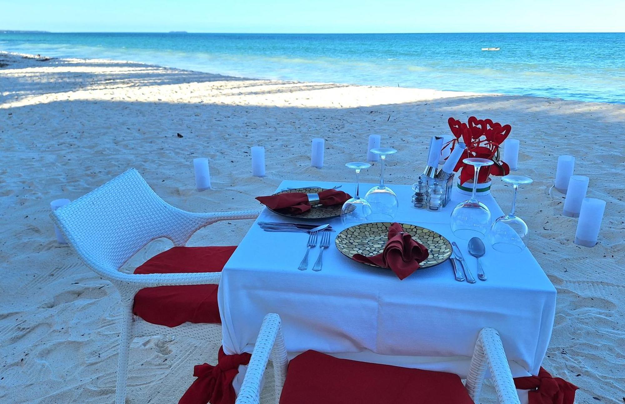 Bianco Azzurro Hotel & Restaurant Пвани-Мчангани Экстерьер фото
