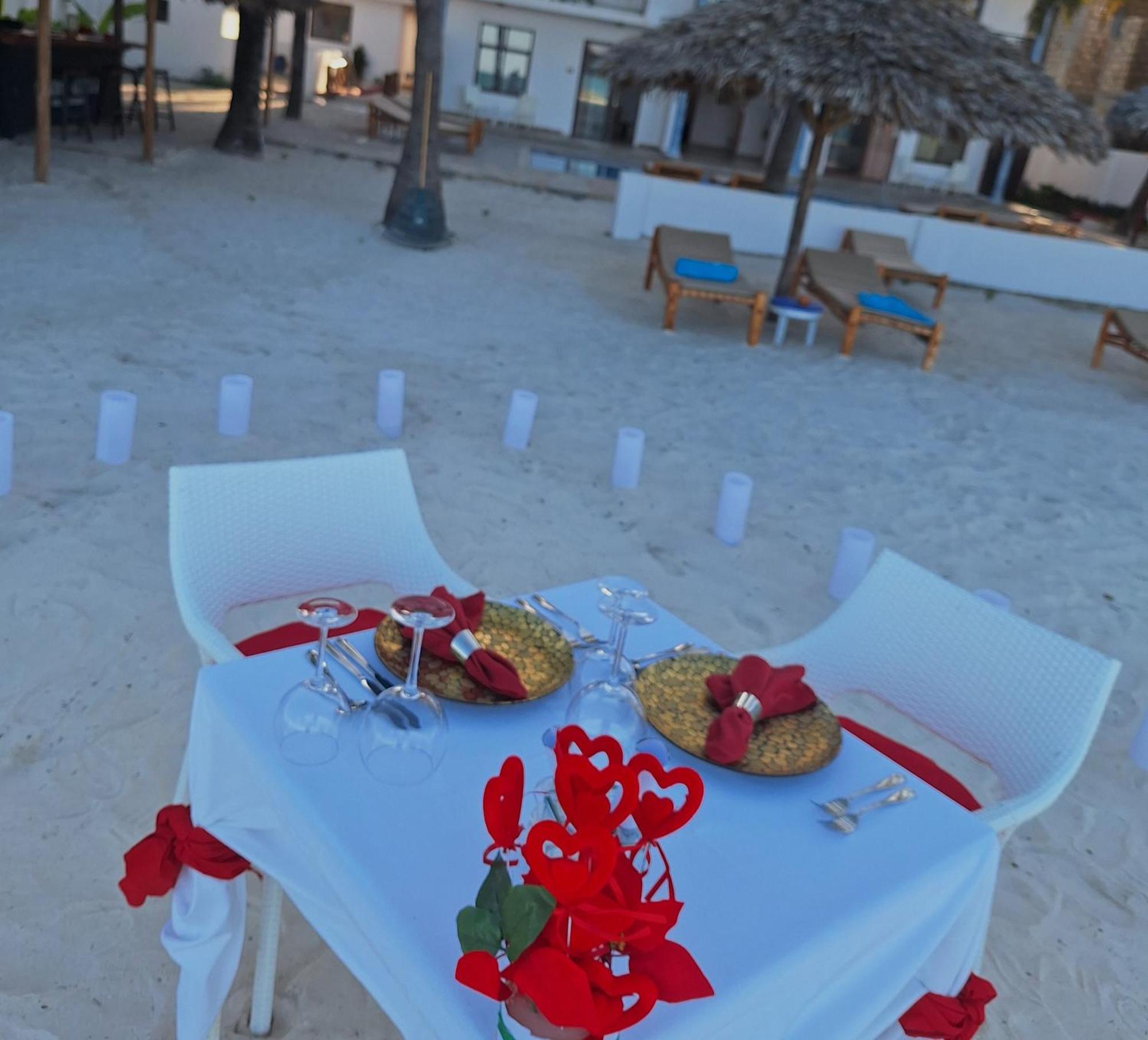 Bianco Azzurro Hotel & Restaurant Пвани-Мчангани Экстерьер фото