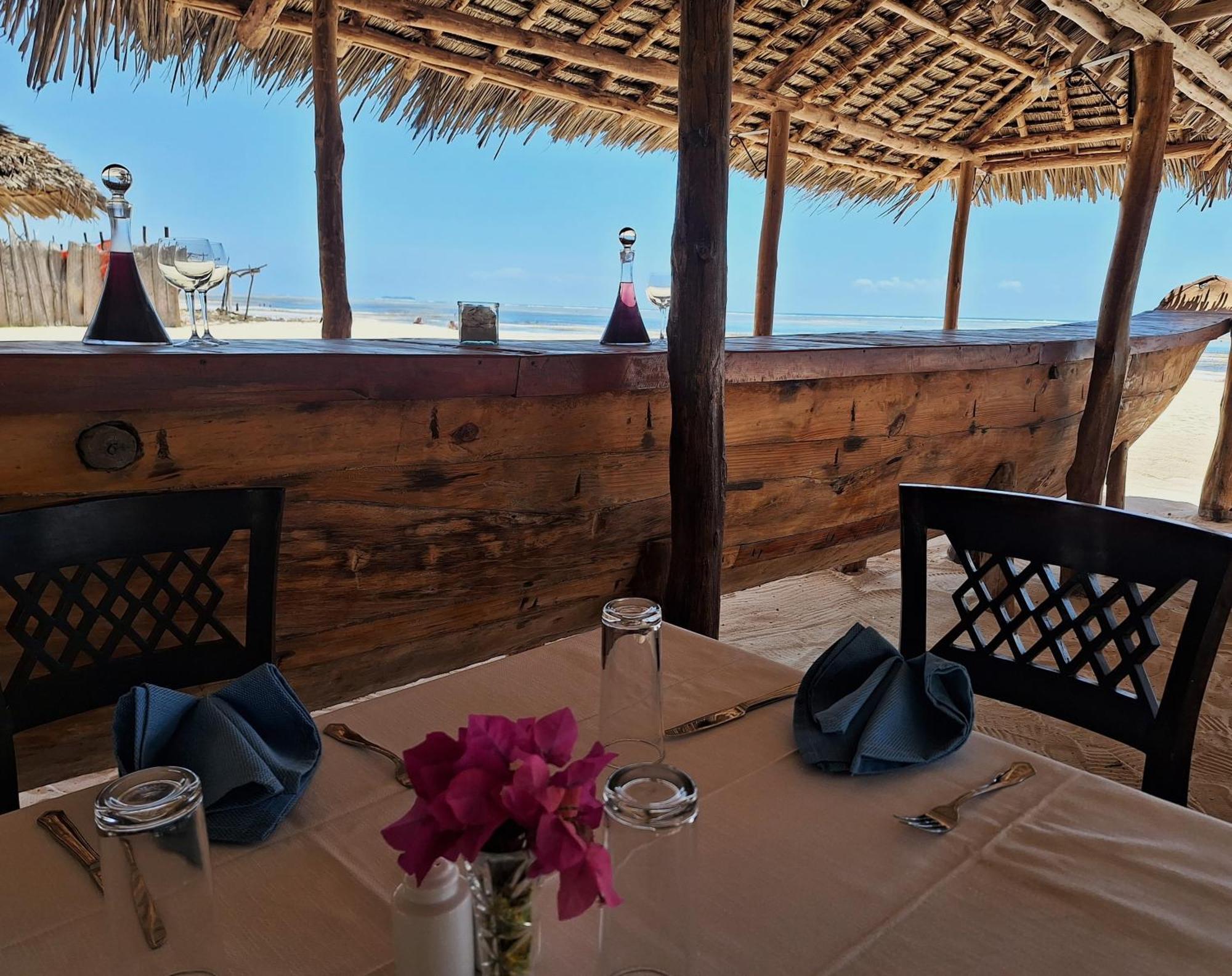 Bianco Azzurro Hotel & Restaurant Пвани-Мчангани Экстерьер фото