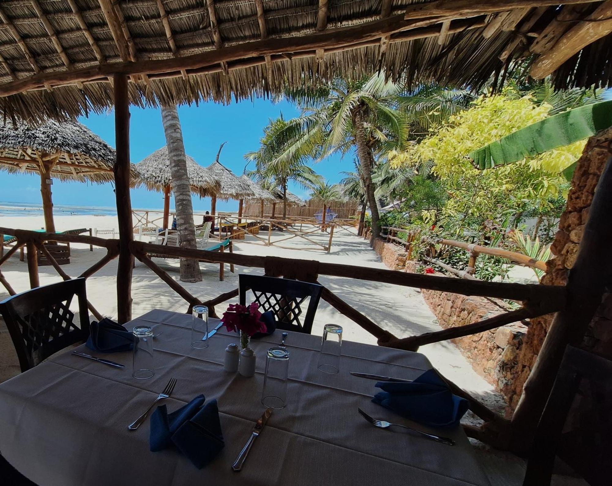 Bianco Azzurro Hotel & Restaurant Пвани-Мчангани Экстерьер фото